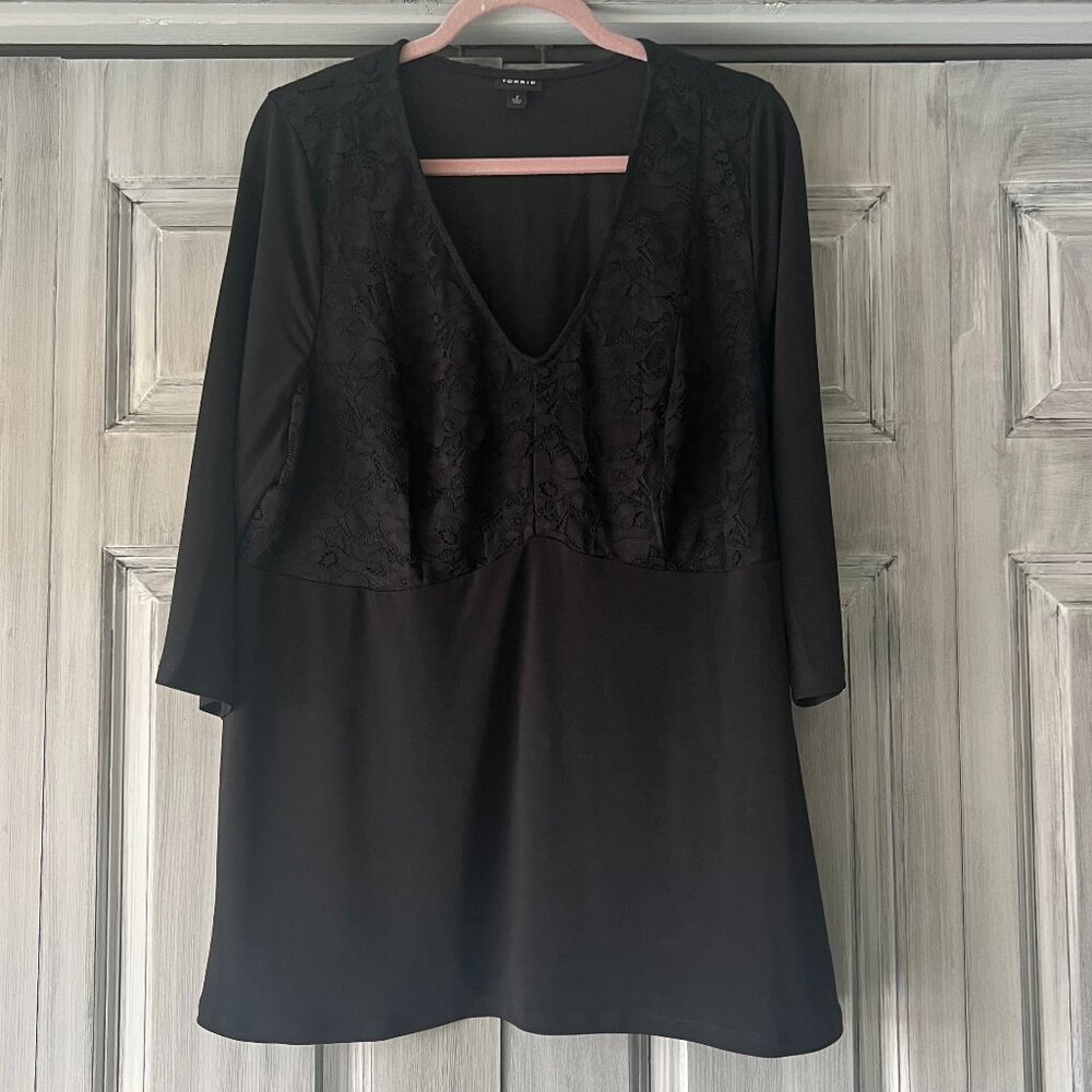 TORRID Black Lace V Neck Swing Top with 3/4  Sleeve Size 2